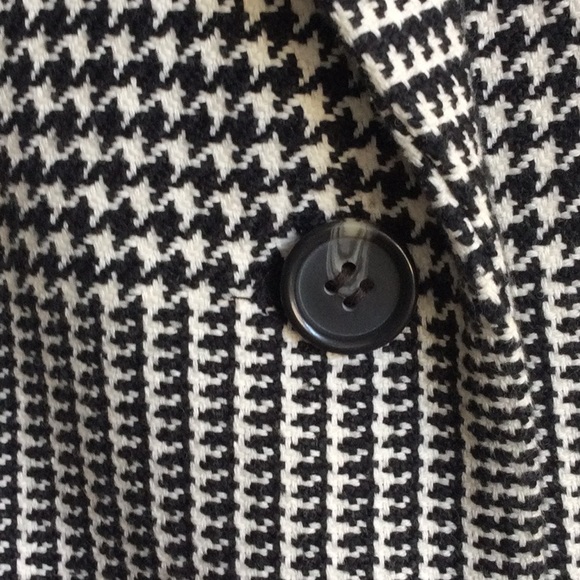 Blazer - Picture 2 of 11